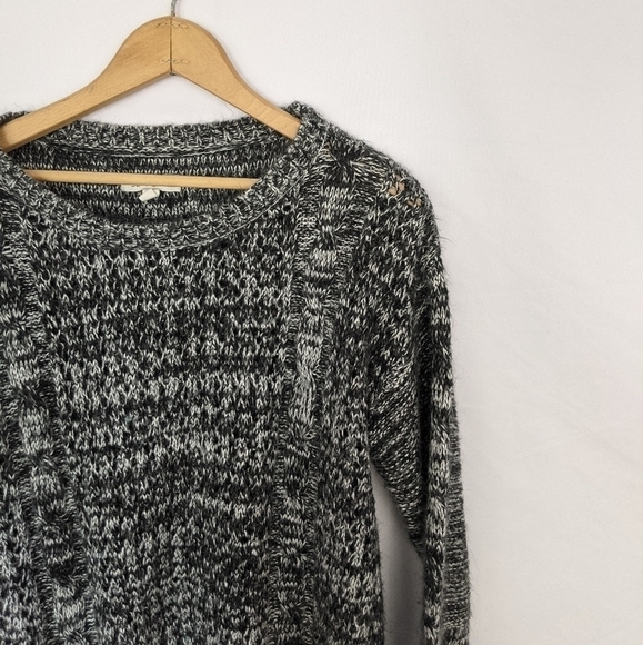 JJ Basics Crew neck Sweater - Picture 3 of 7